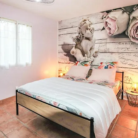 Holiday home Stunning In
